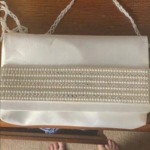 White Nina purse with silver and white pearls
